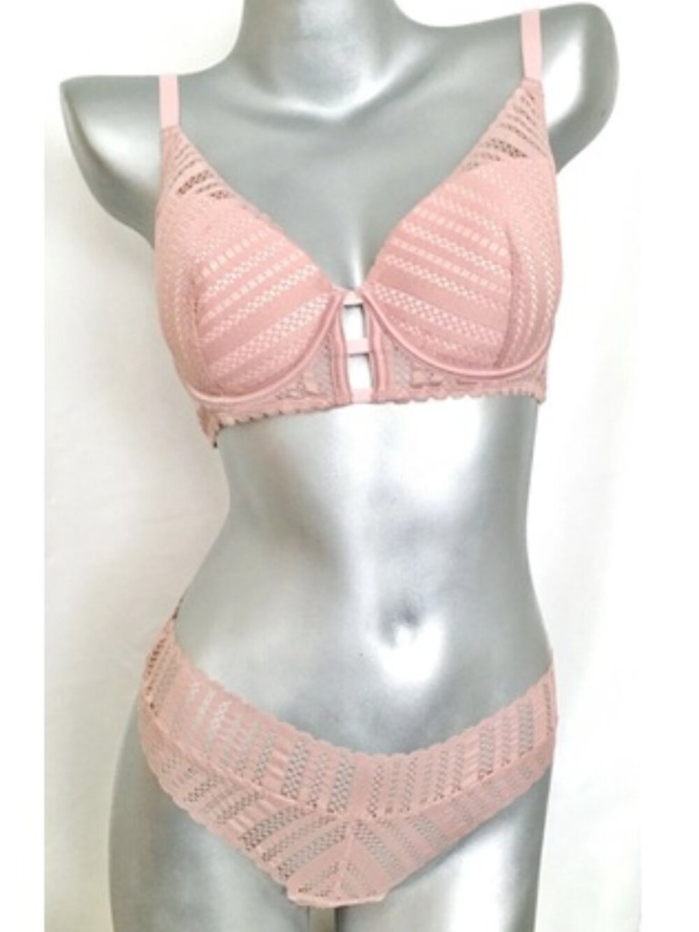 Victorias Secret Luxe Lace Lightly Lined 34D Bra & Cut Out Tanga Panty S Set Nwt